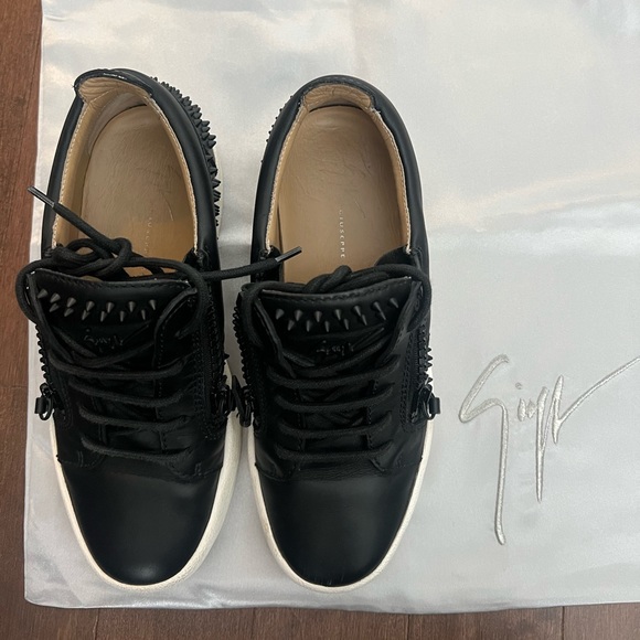 Giuseppe Zanotti - Picture 2 of 3